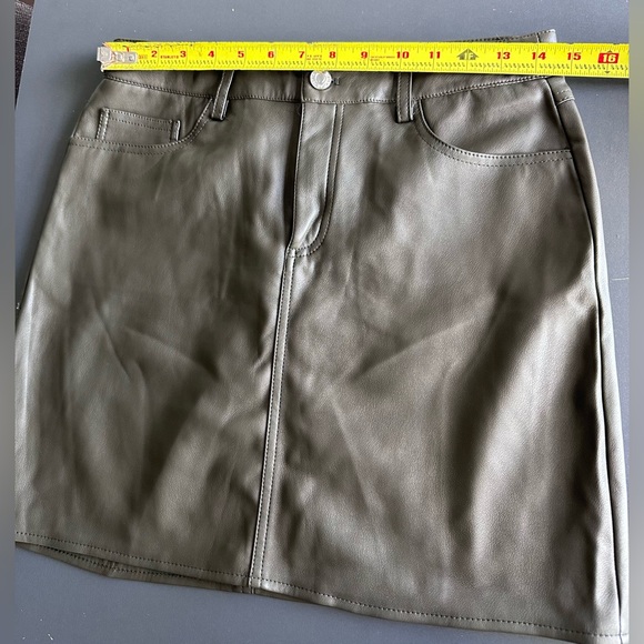 Marc New York Jeans Women's Faux Leather mini skirt dark Green Size 6 - Picture 8 of 10